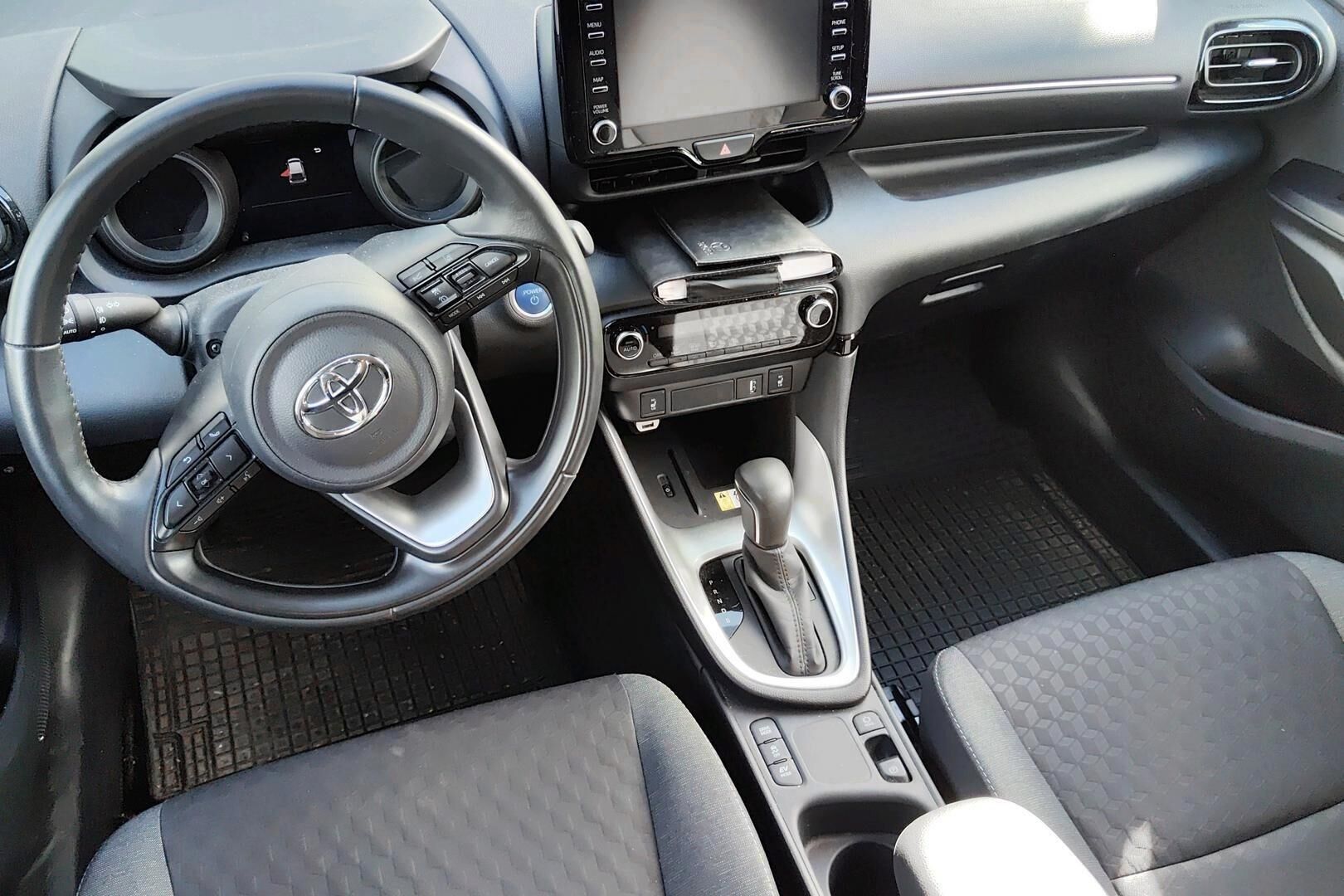 Toyota Yaris iso kuva 1