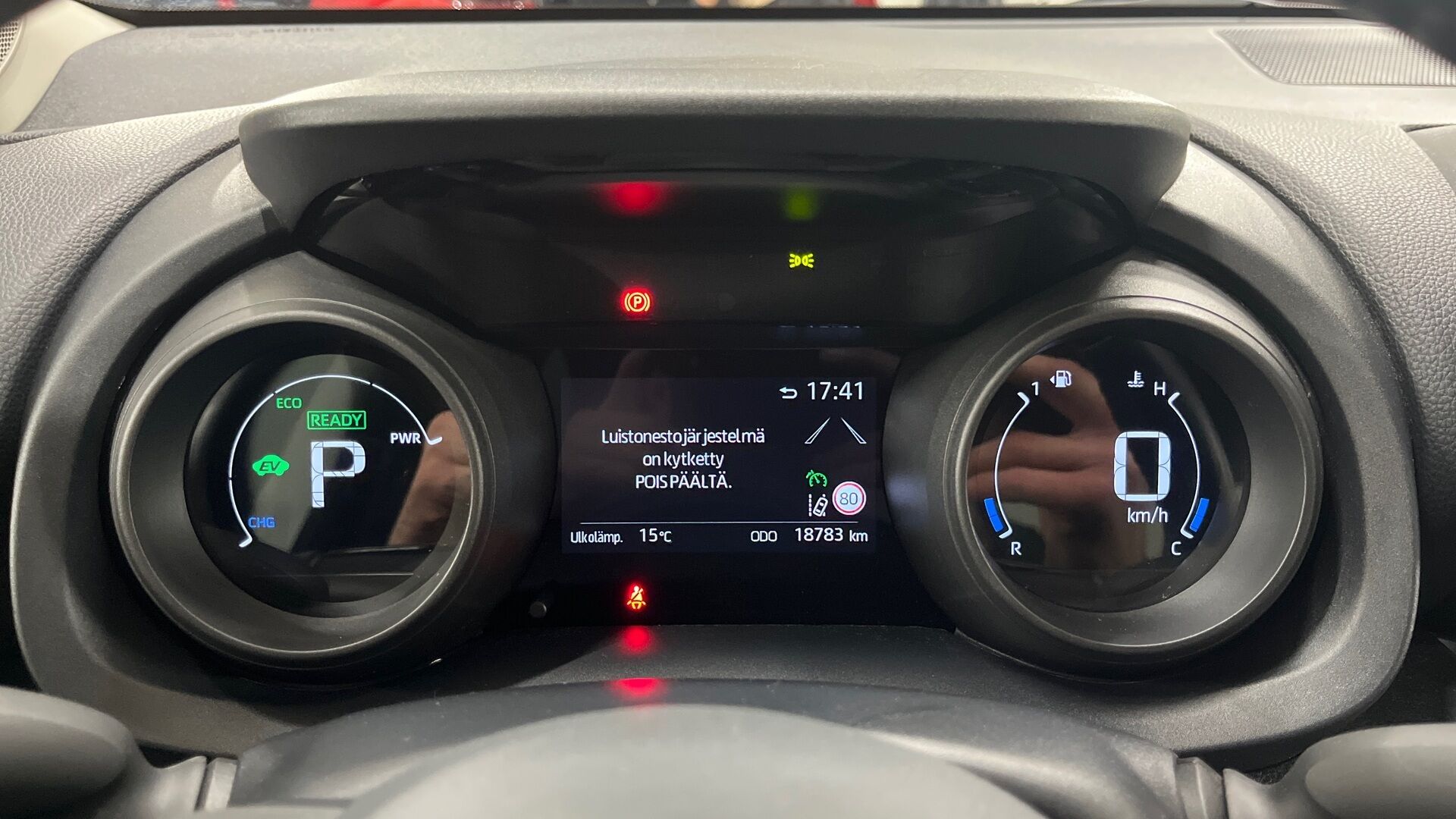 Toyota Yaris iso kuva 12