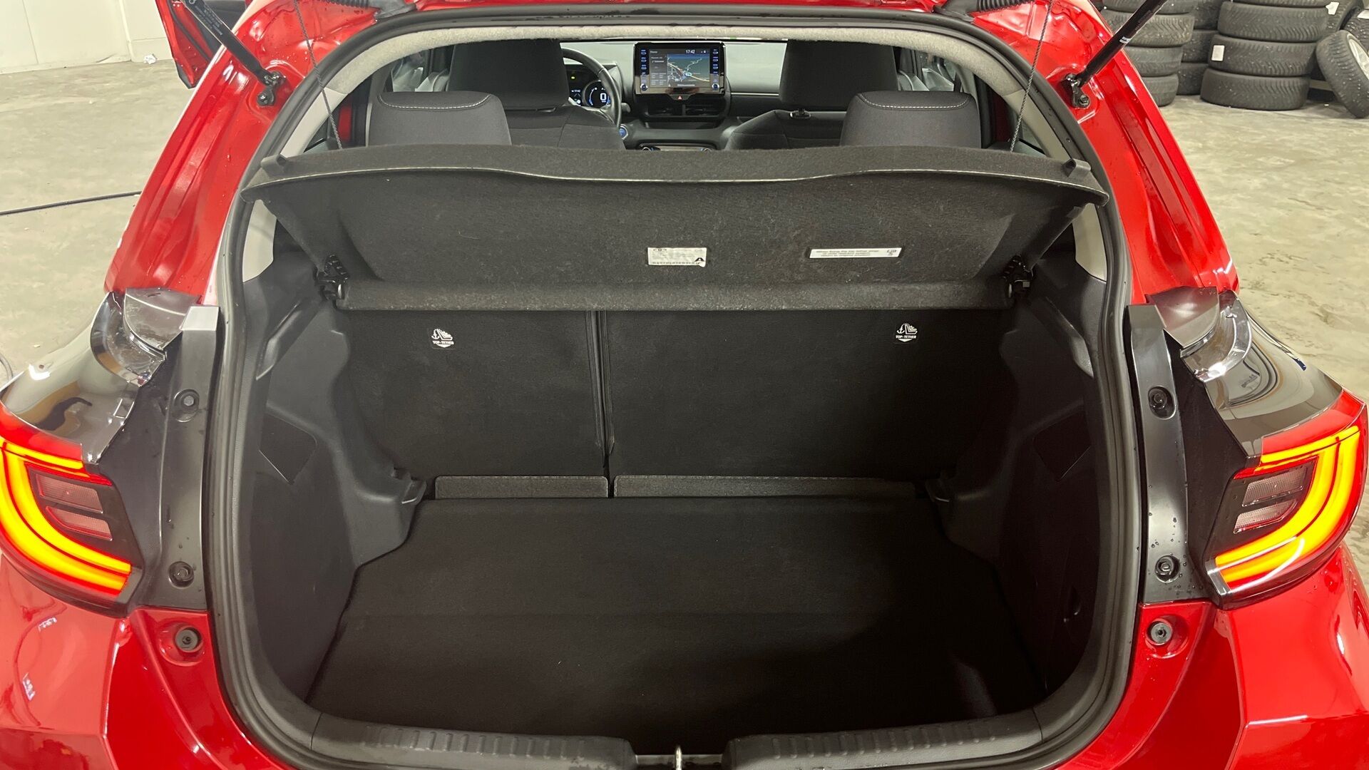 Toyota Yaris iso kuva 14