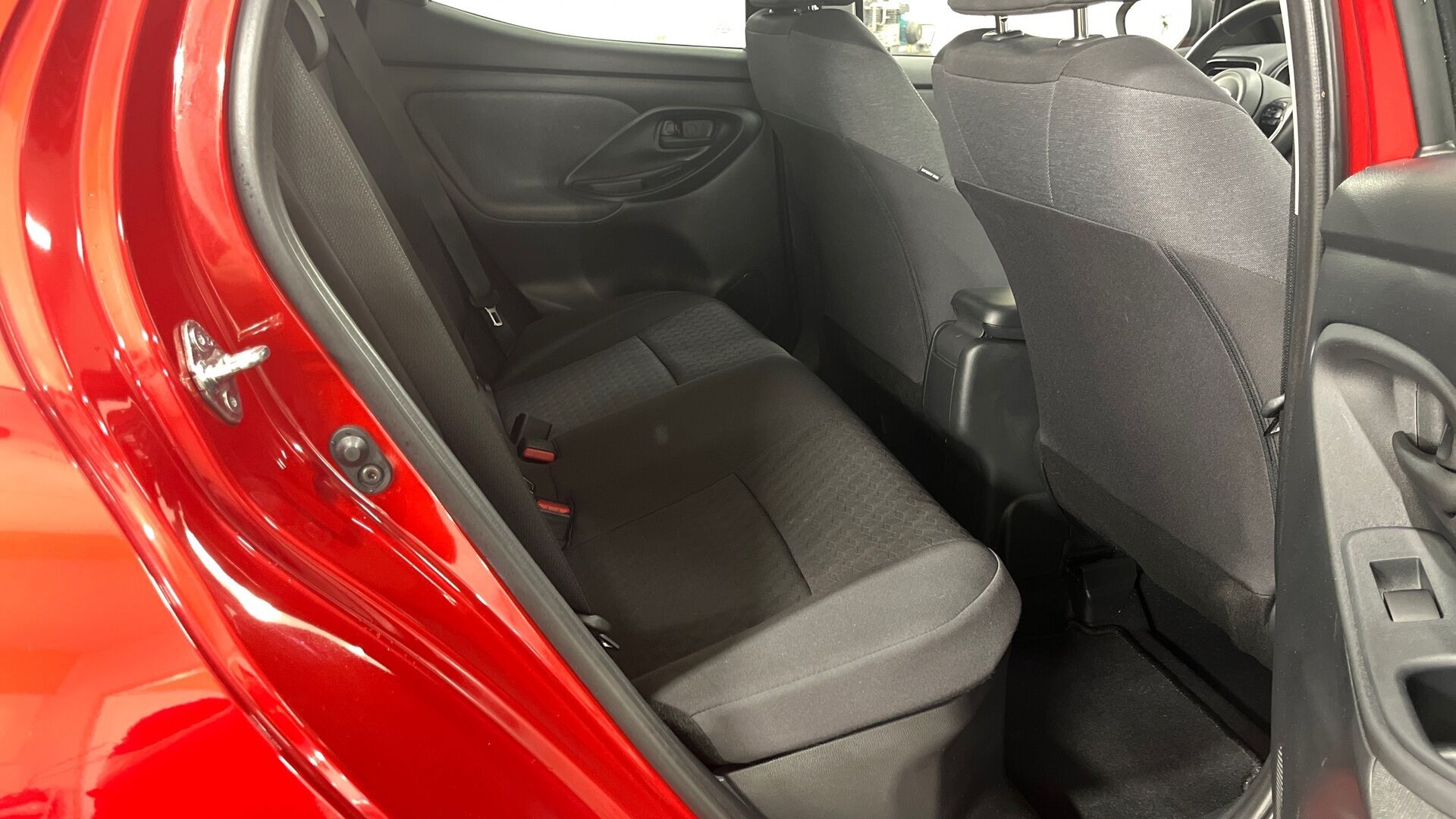 Toyota Yaris iso kuva 15