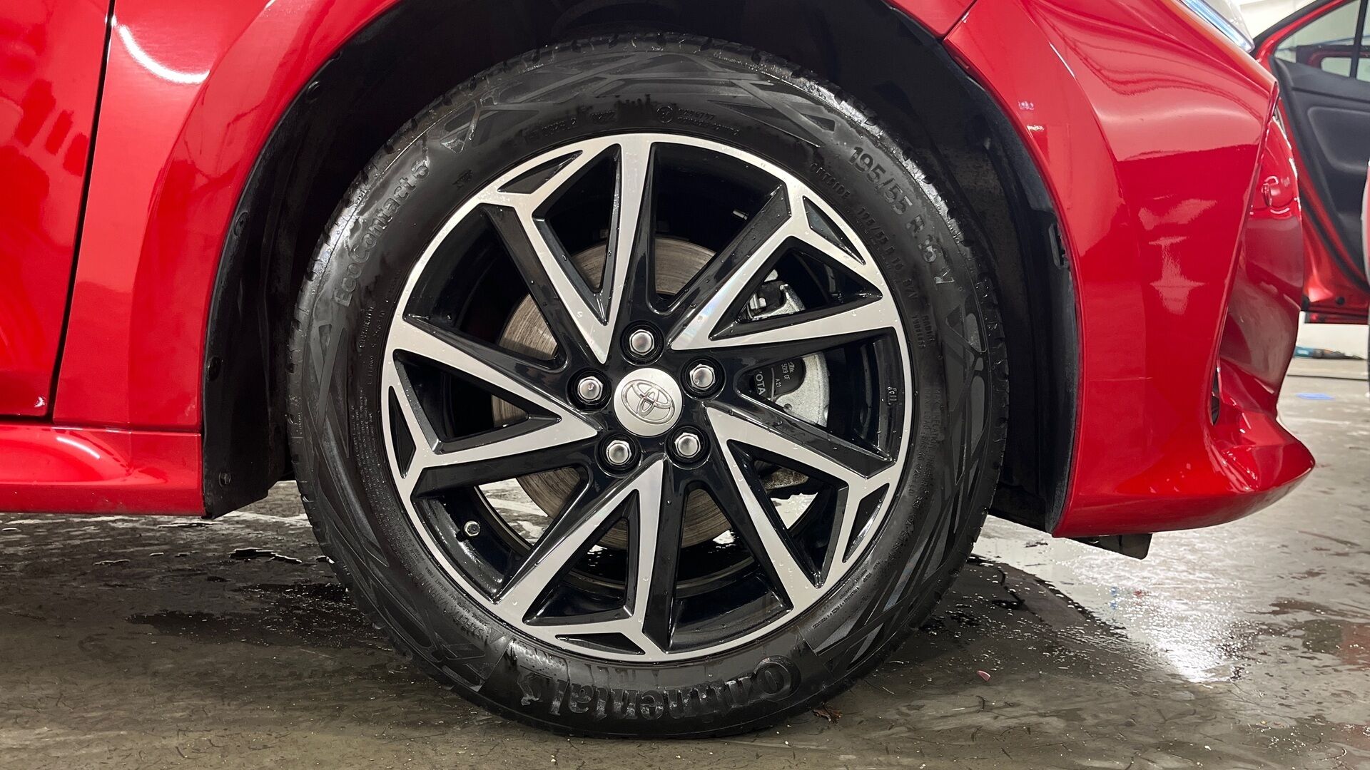 Toyota Yaris iso kuva 17