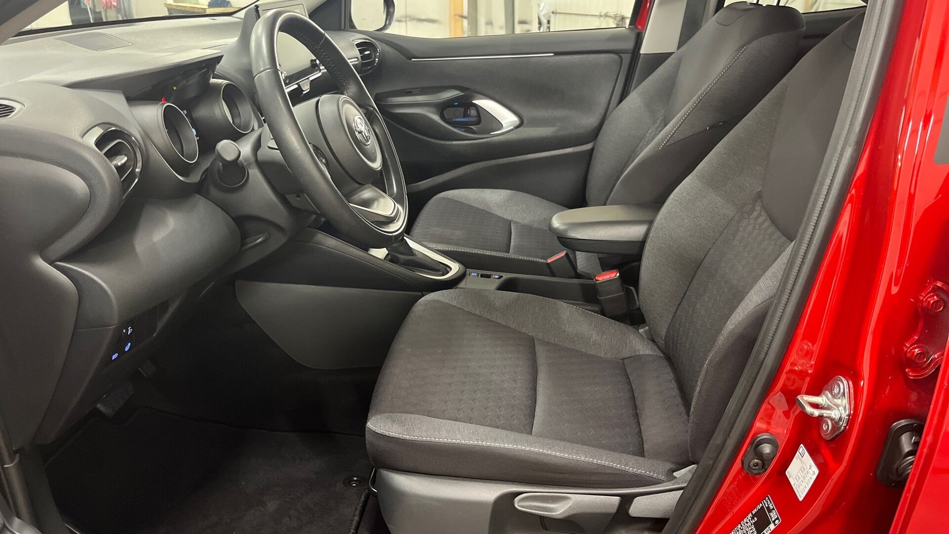 Toyota Yaris iso kuva 7