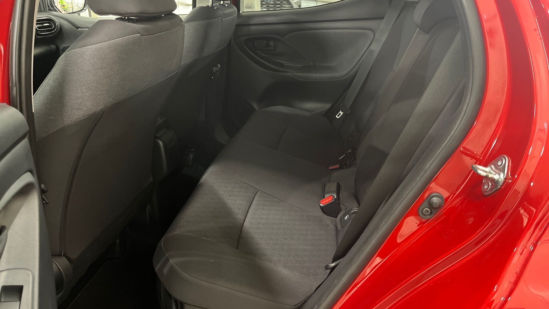 Toyota Yaris iso kuva 8