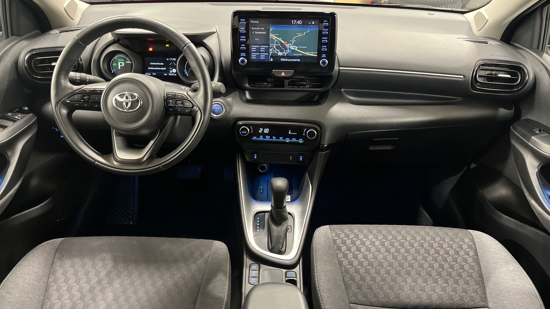 Toyota Yaris iso kuva 9