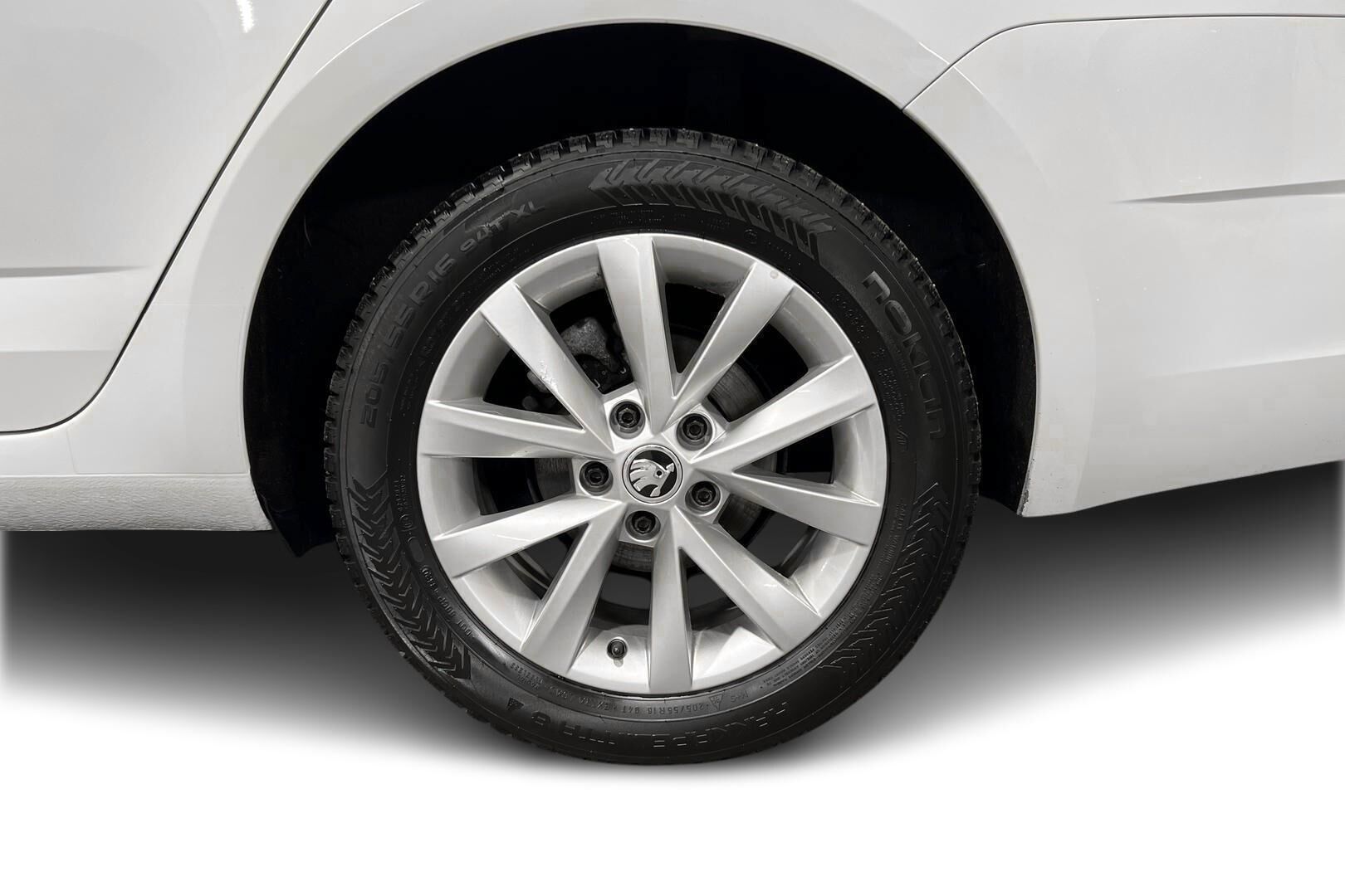 Skoda Octavia iso kuva 12