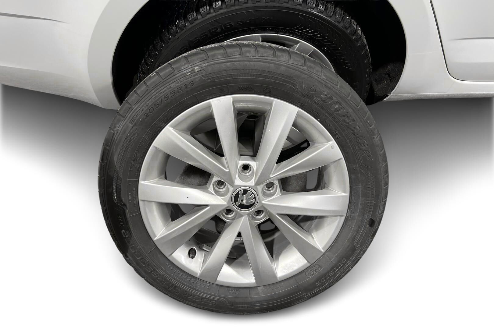 Skoda Octavia iso kuva 18