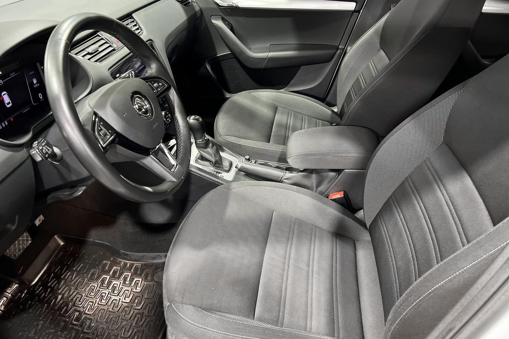 Skoda Octavia iso kuva 8