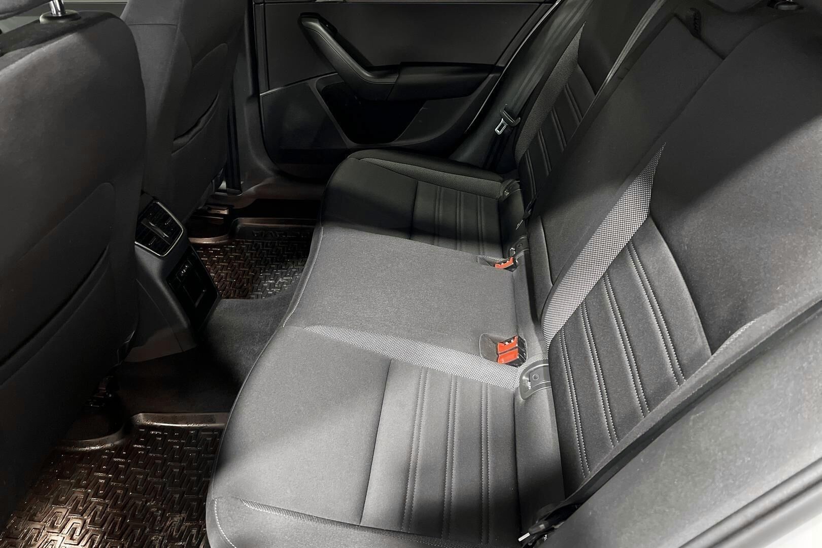 Skoda Octavia iso kuva 9