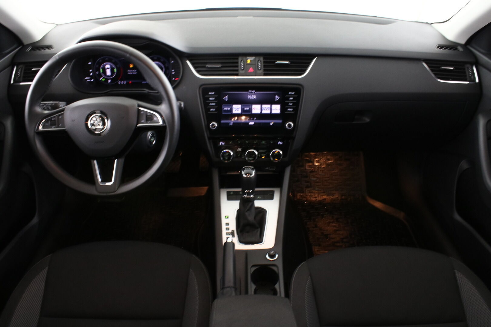 Skoda Octavia iso kuva 2