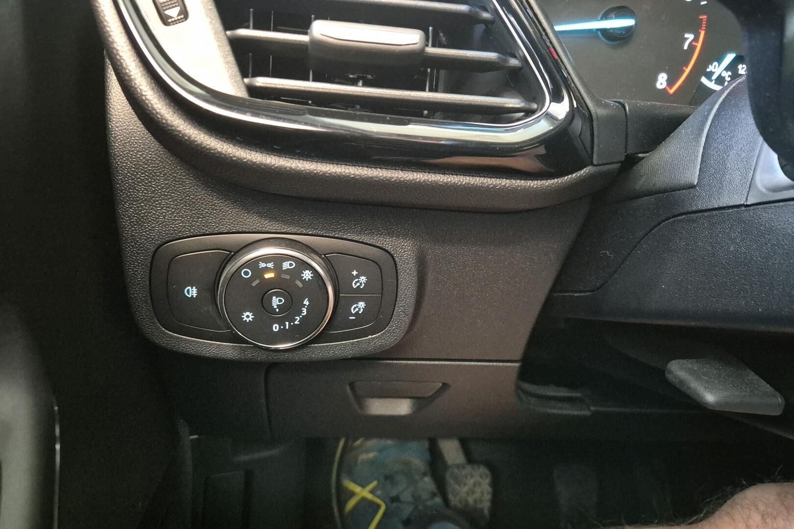 Ford Fiesta iso kuva 21