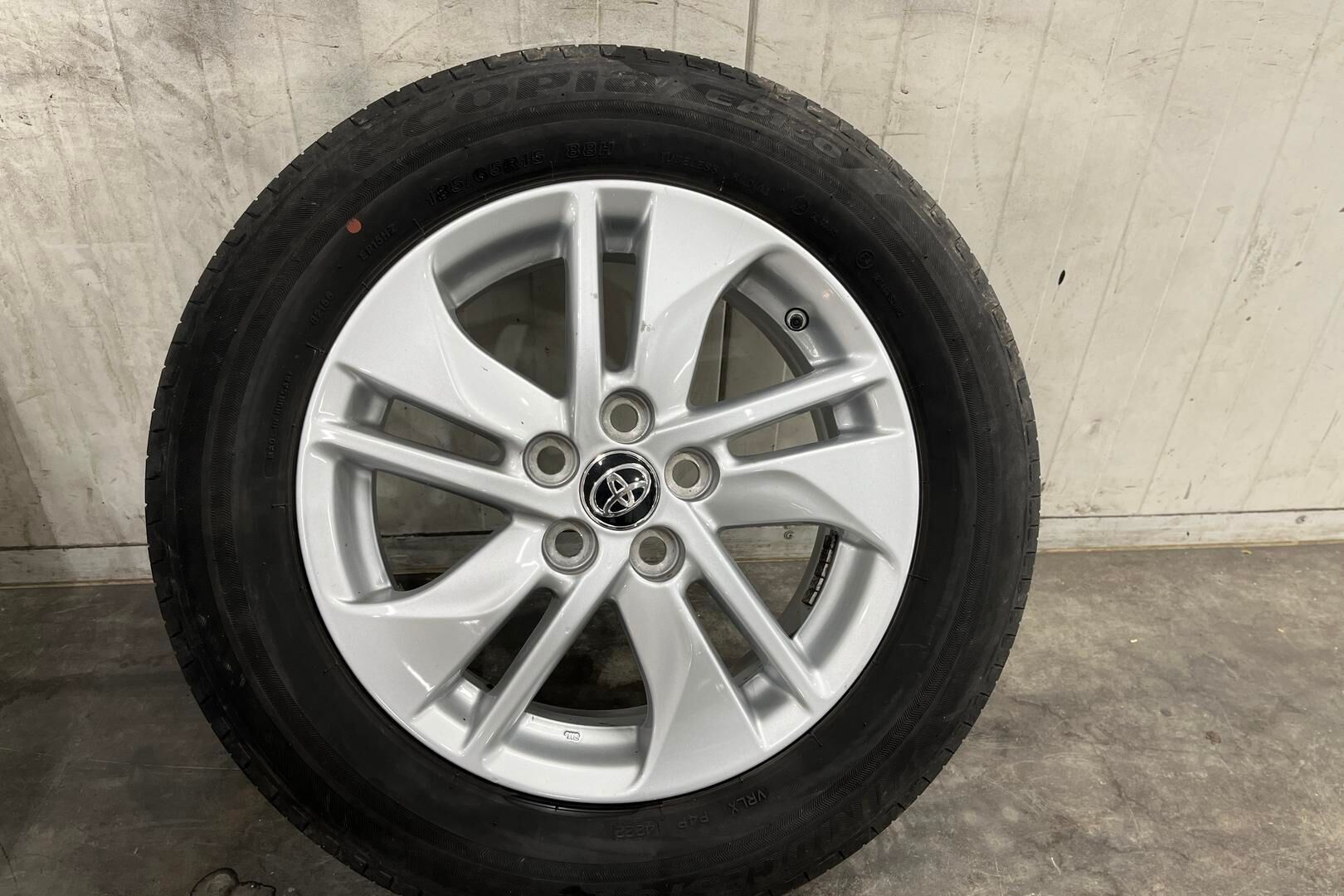 Toyota Yaris iso kuva 12