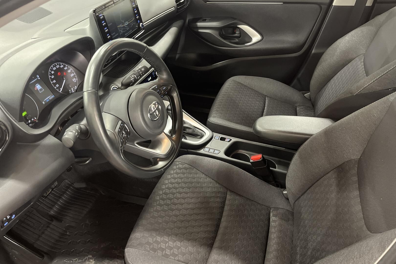 Toyota Yaris iso kuva 8