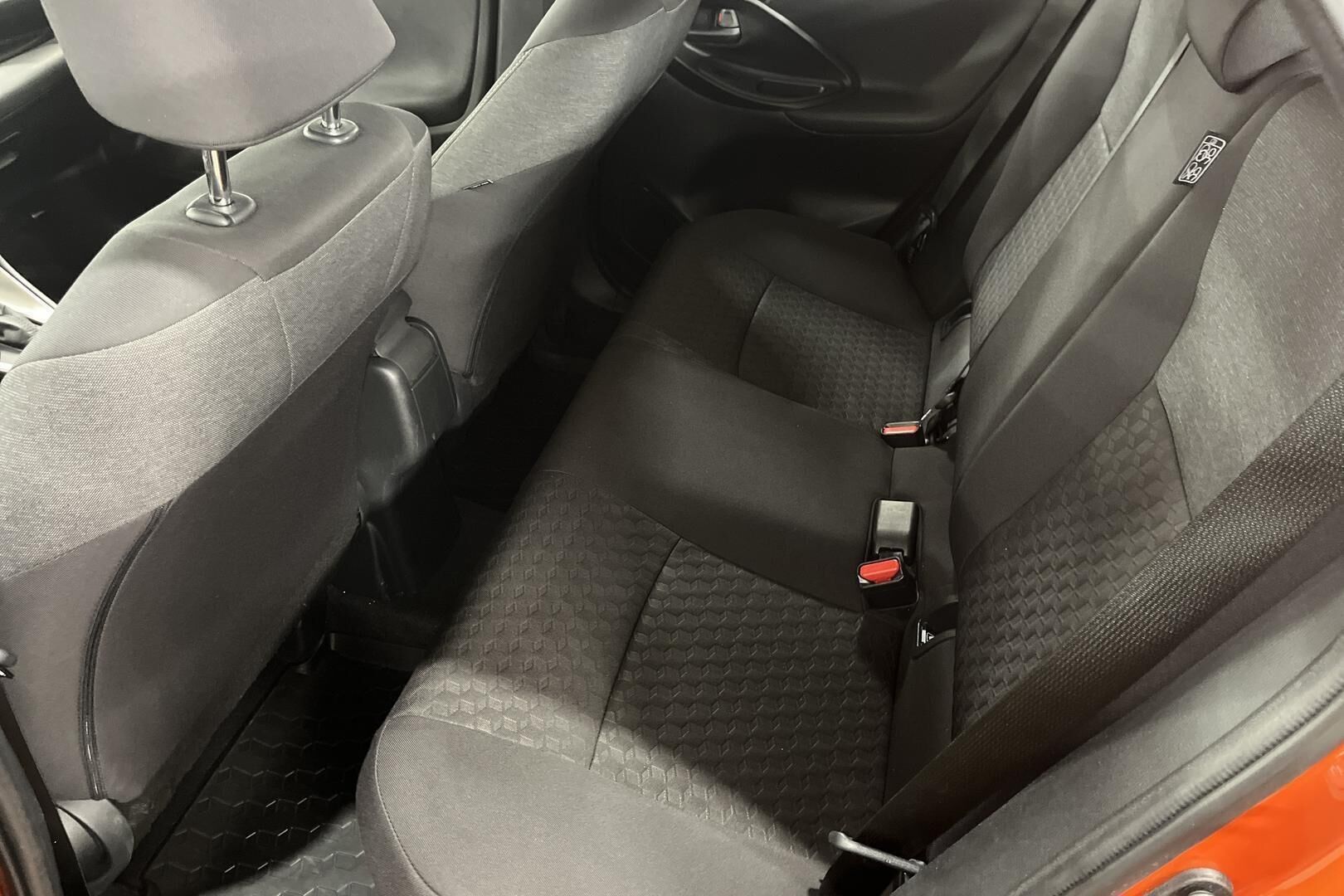 Toyota Yaris iso kuva 9