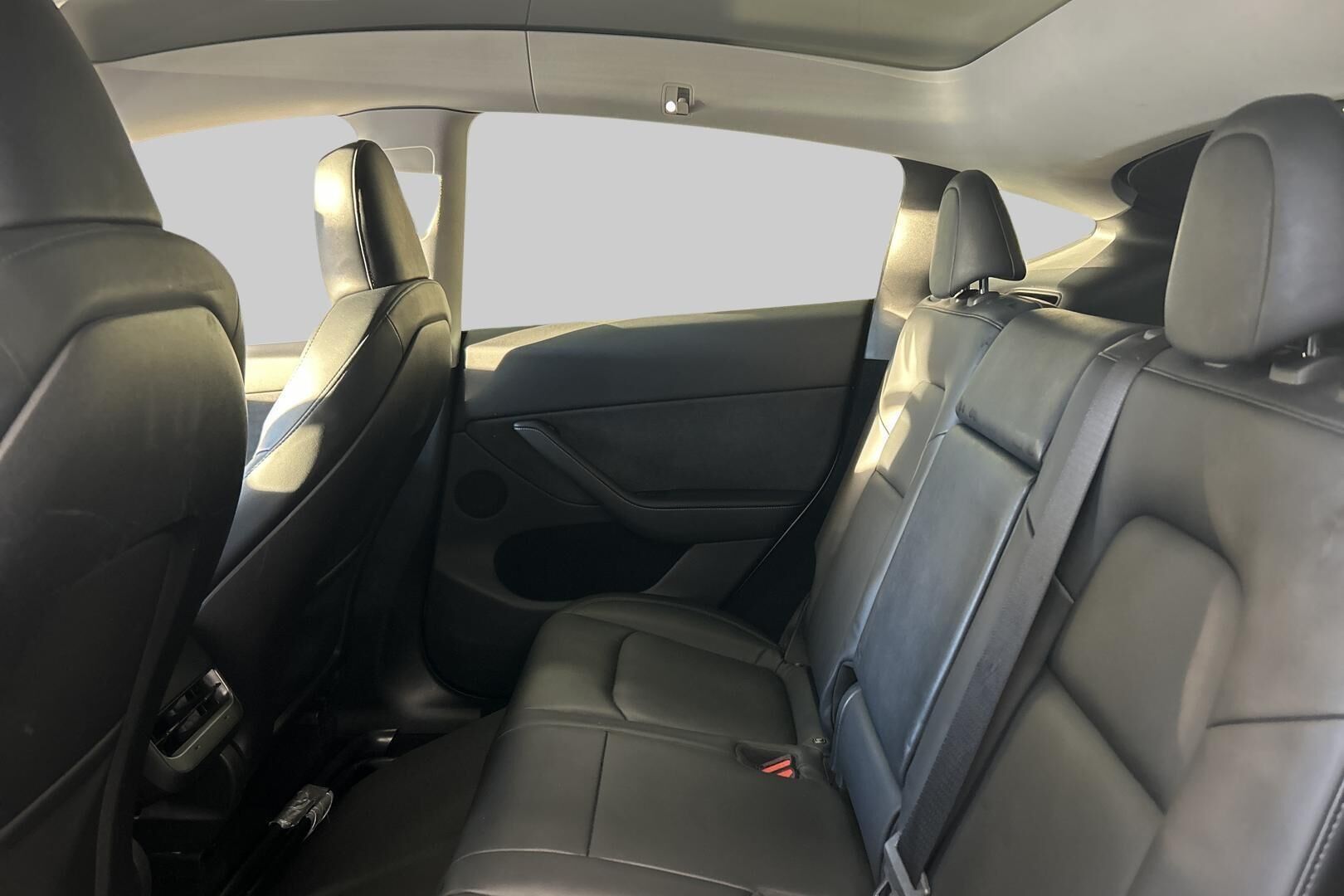 Tesla Model Y iso kuva 10