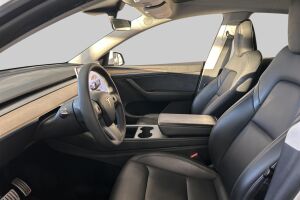 Tesla Model Y esikatselu 10