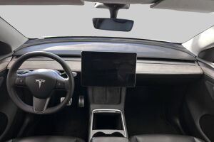 Tesla Model Y esikatselu 10