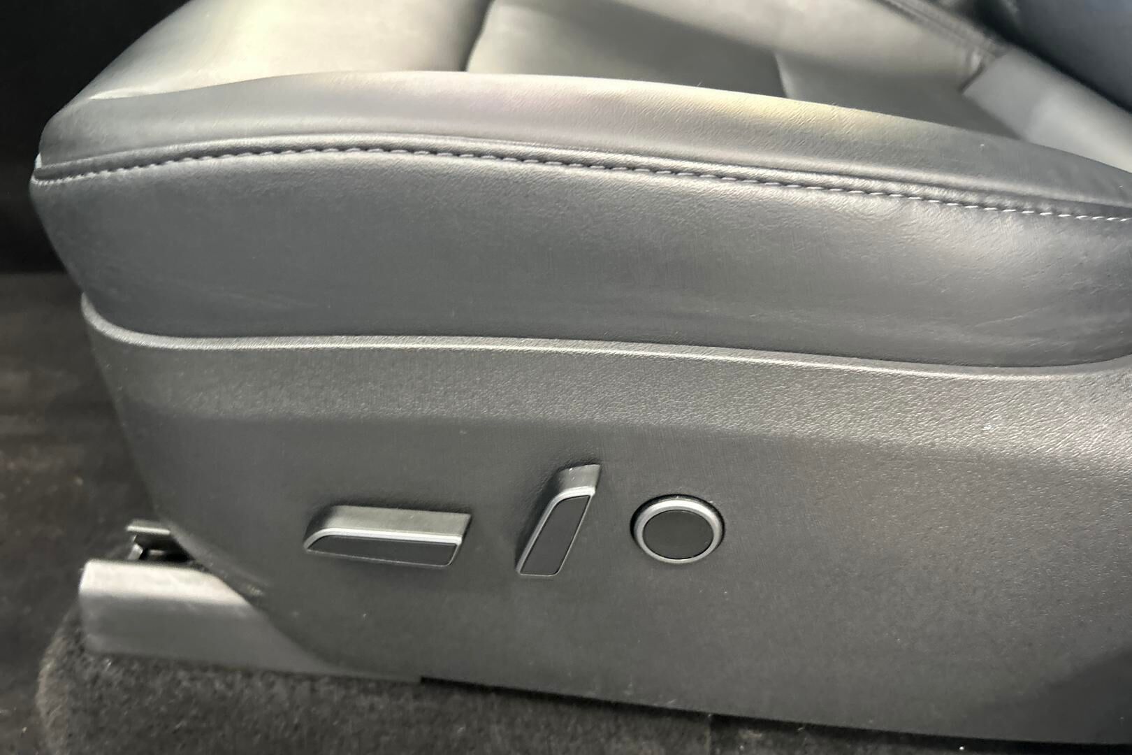 Tesla Model Y iso kuva 15