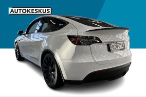 Tesla Model Y esikatselu 8