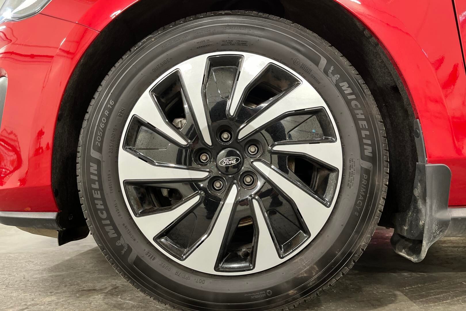 Ford Focus iso kuva 13