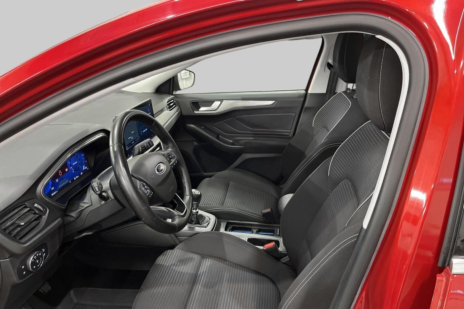Ford Focus iso kuva 9