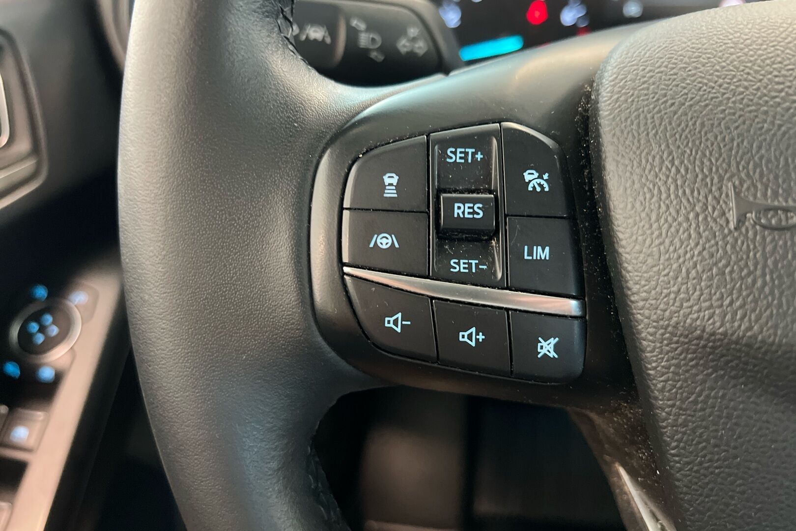 Ford Focus iso kuva 15