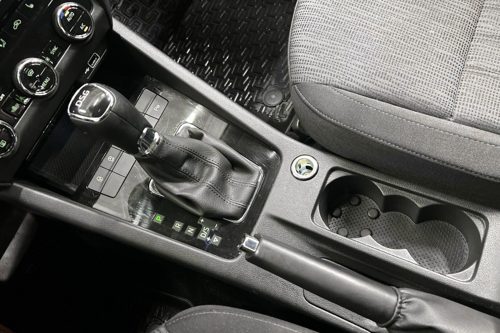 Skoda Octavia iso kuva 17