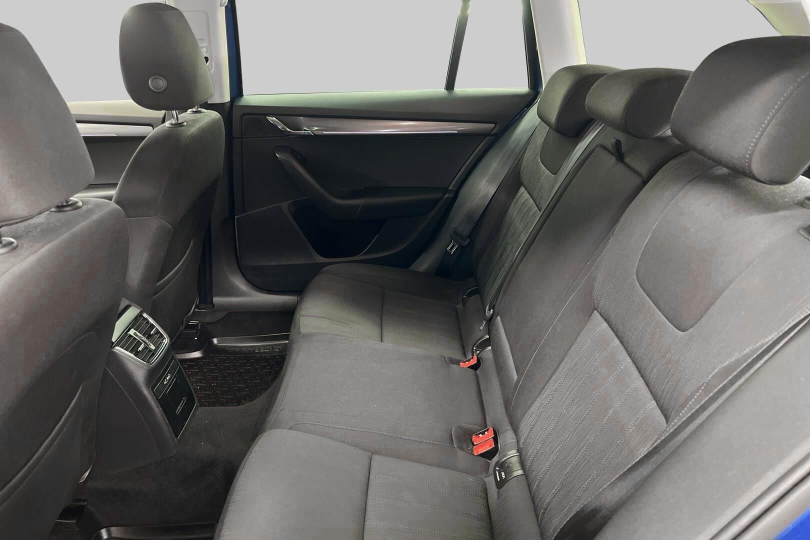 Skoda Octavia iso kuva 10