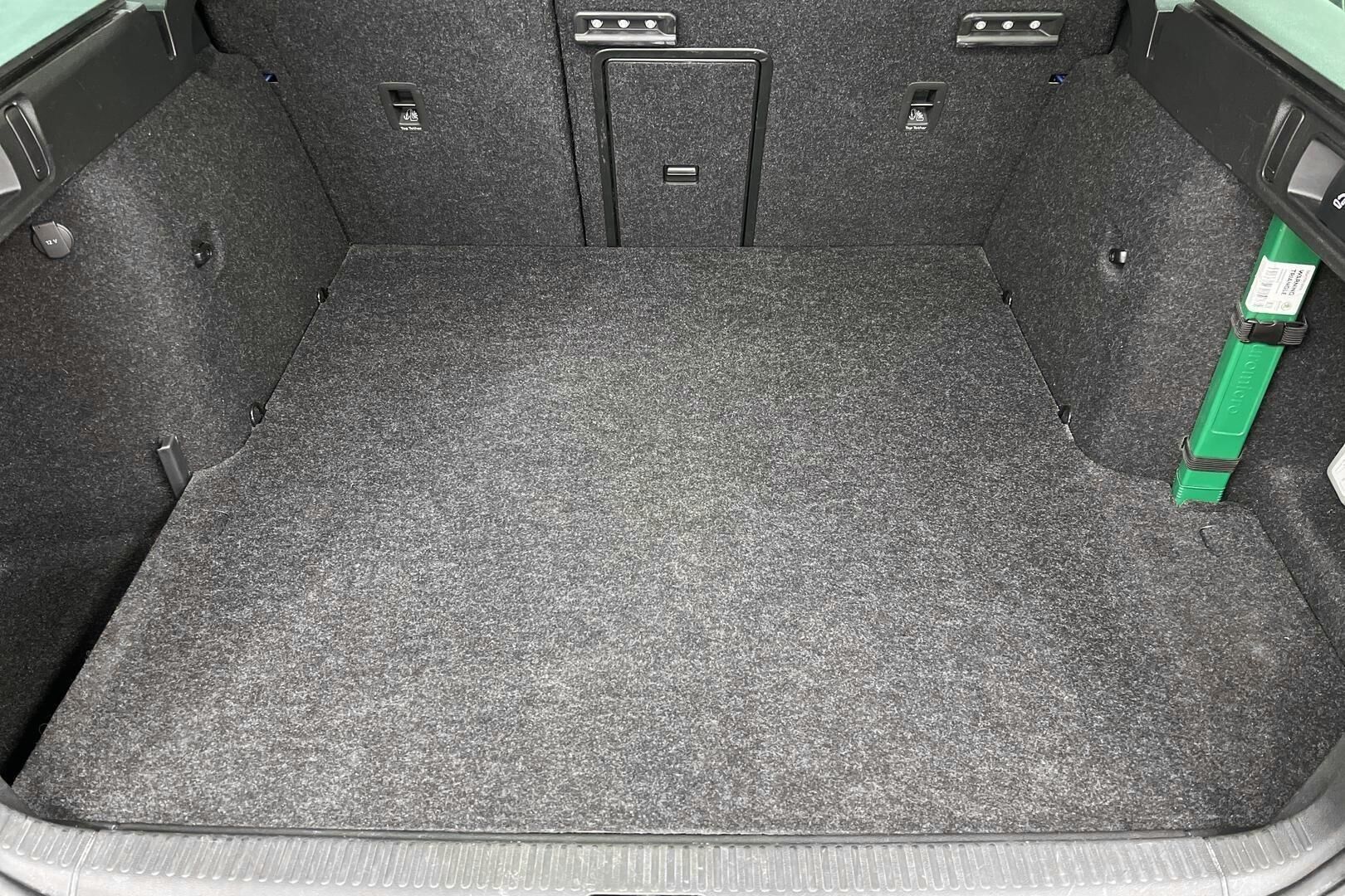 Skoda Octavia iso kuva 13