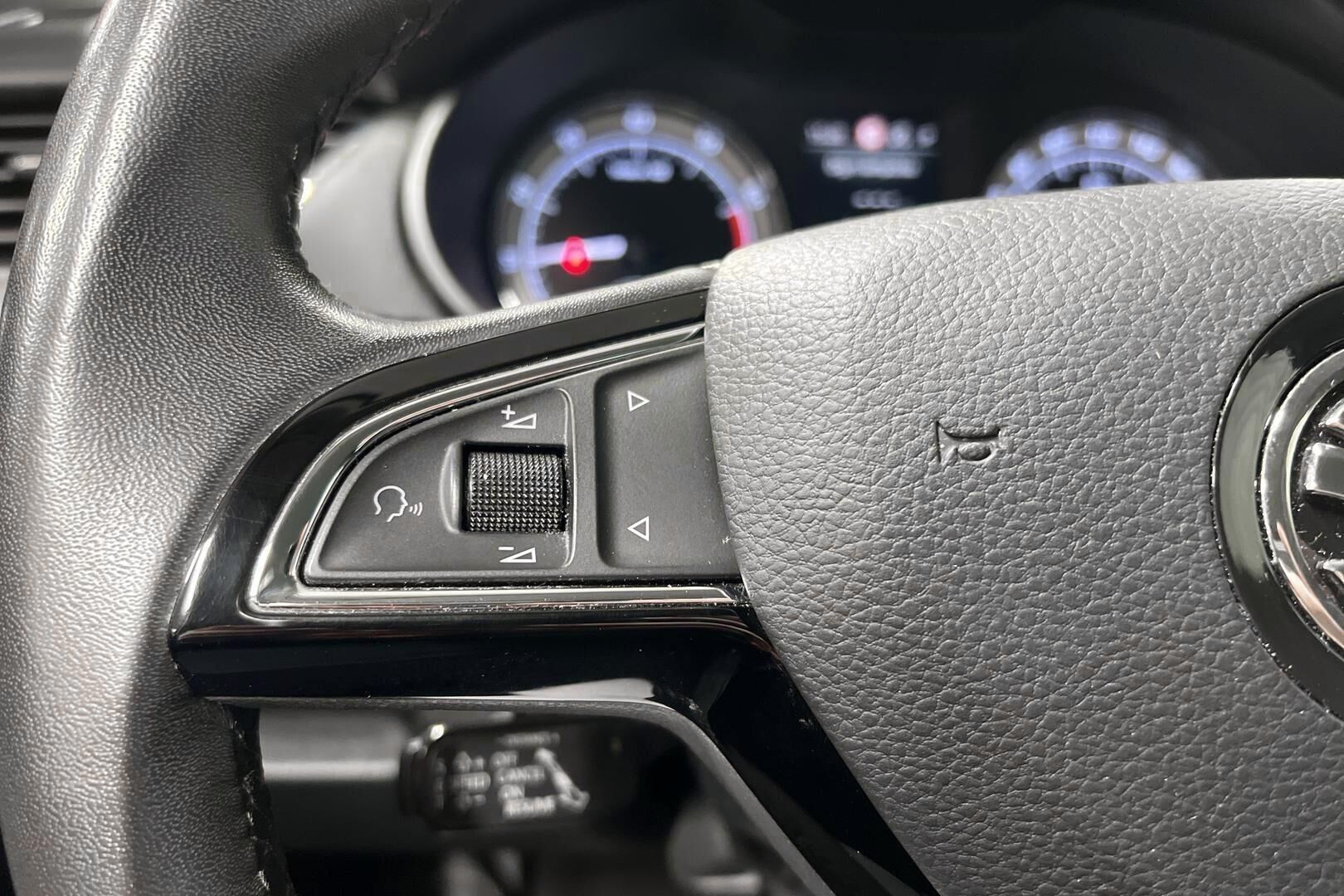 Skoda Octavia iso kuva 16