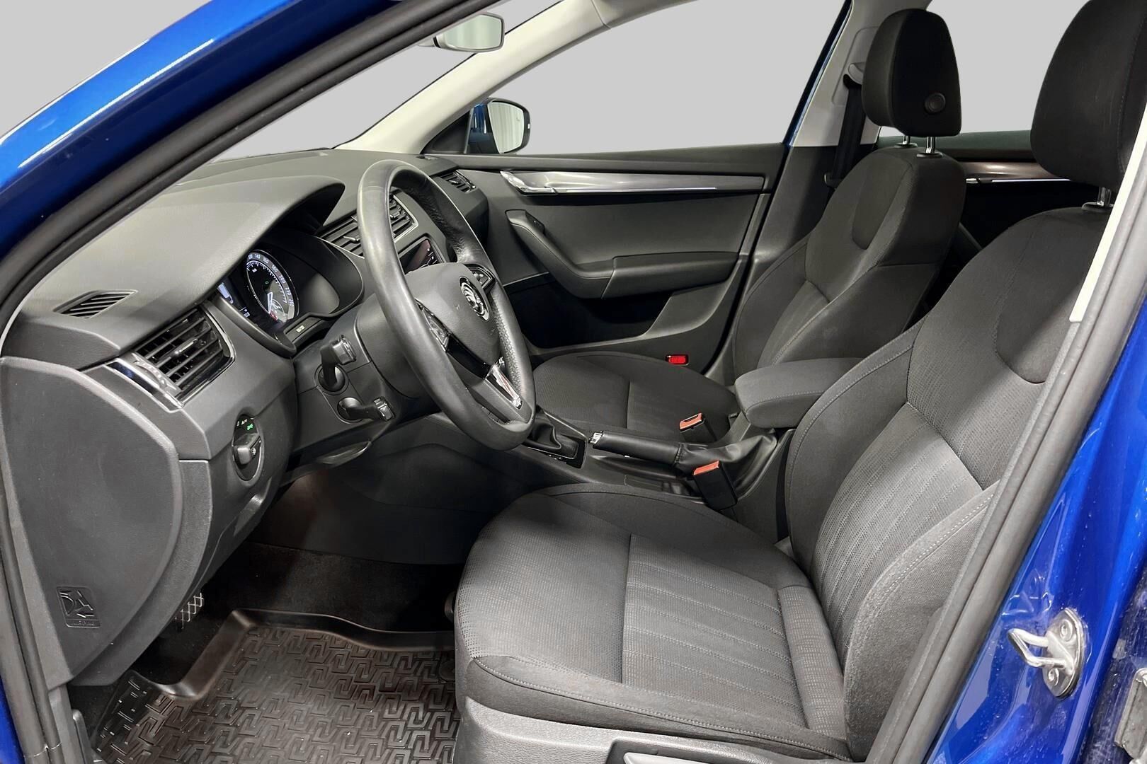 Skoda Octavia iso kuva 9