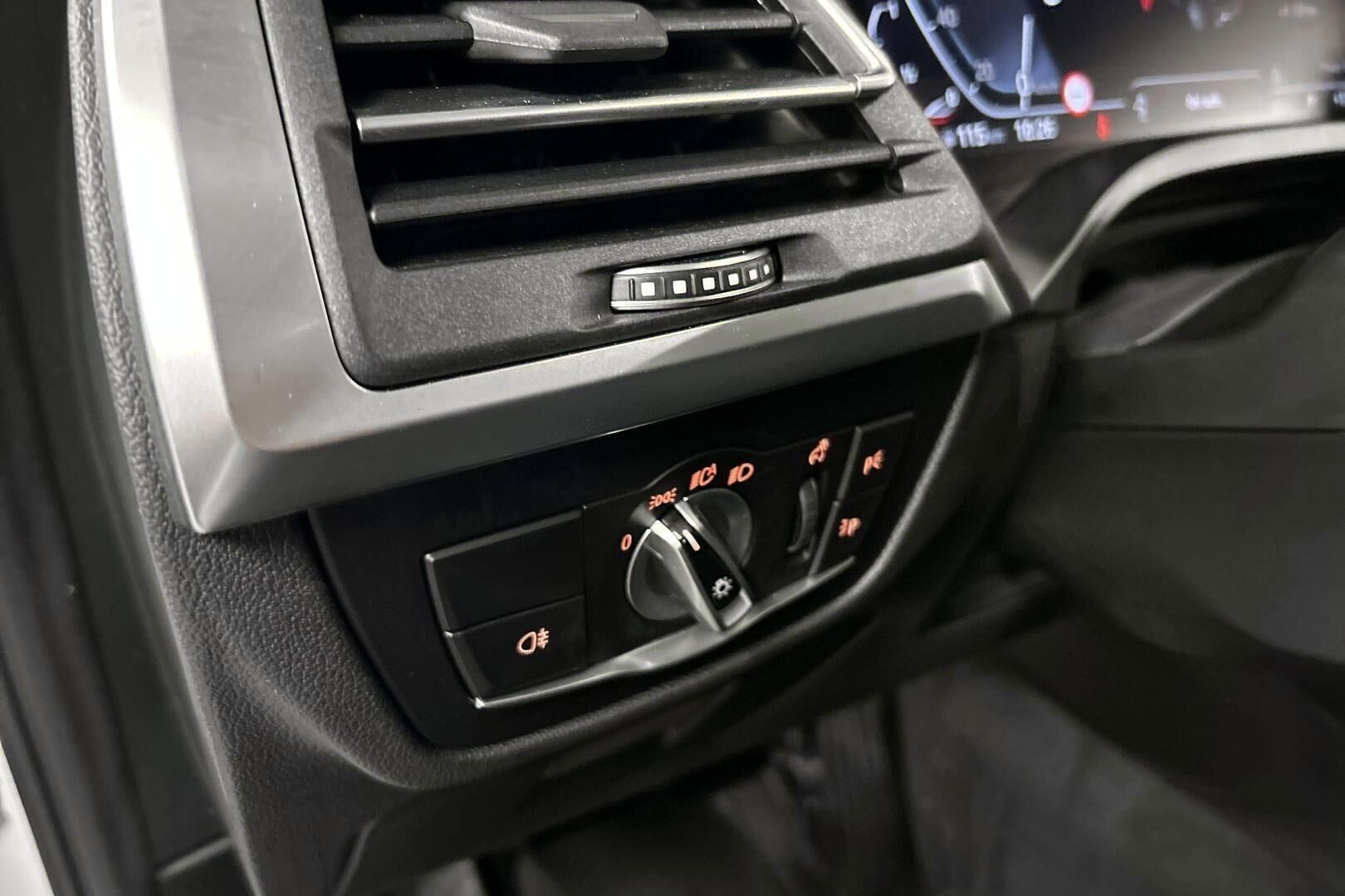 BMW X3 iso kuva 17
