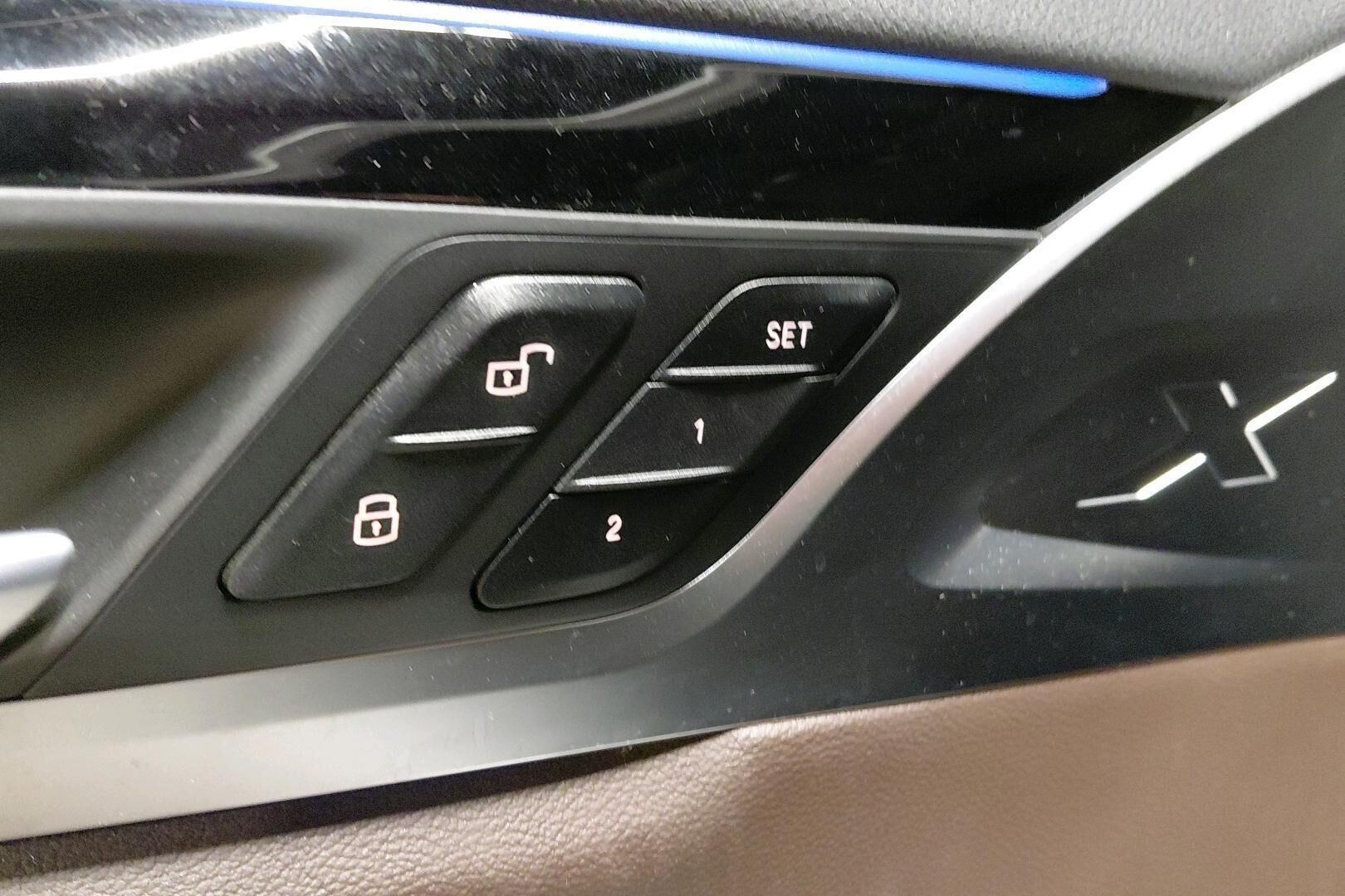 BMW iX3 iso kuva 5