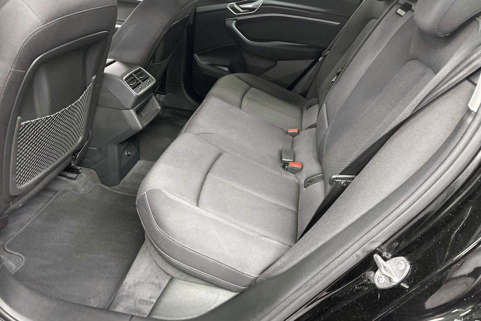 Audi e-tron iso kuva 10