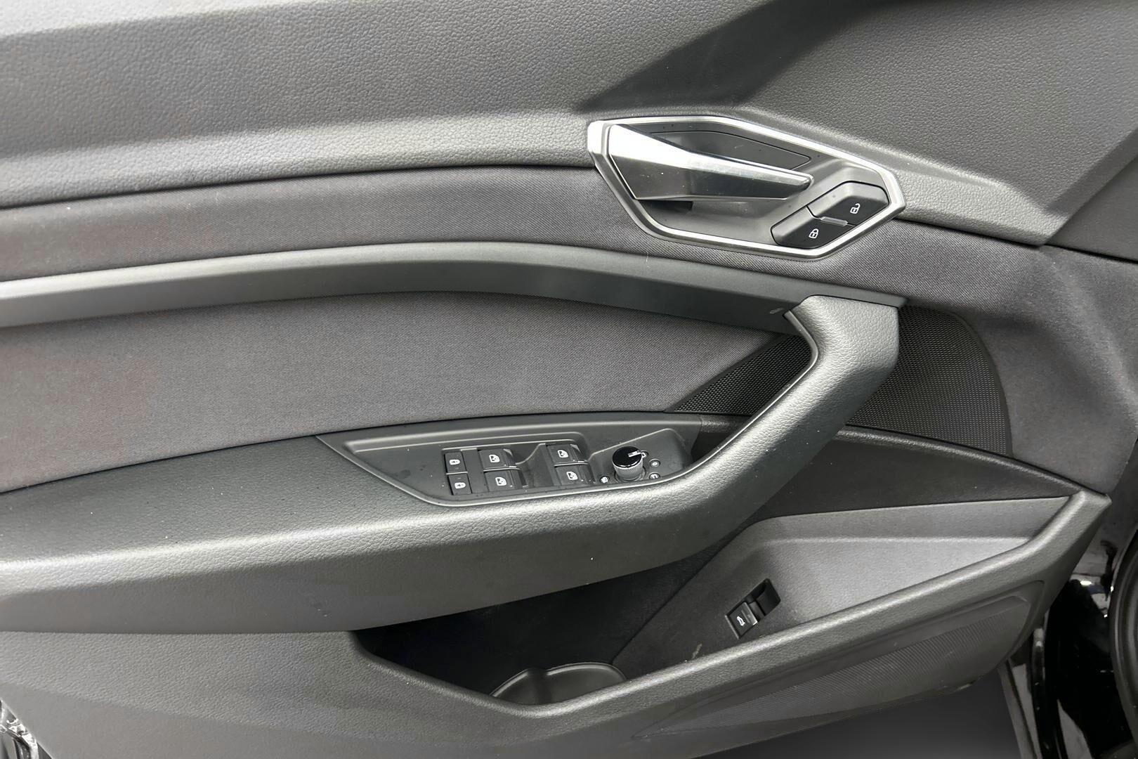 Audi e-tron iso kuva 14