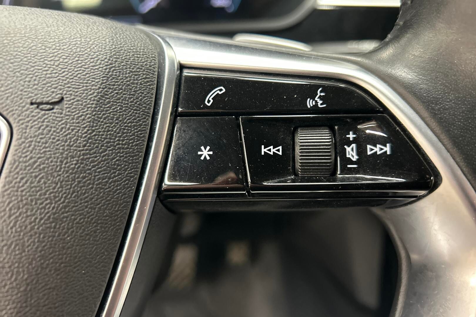 Audi e-tron iso kuva 16
