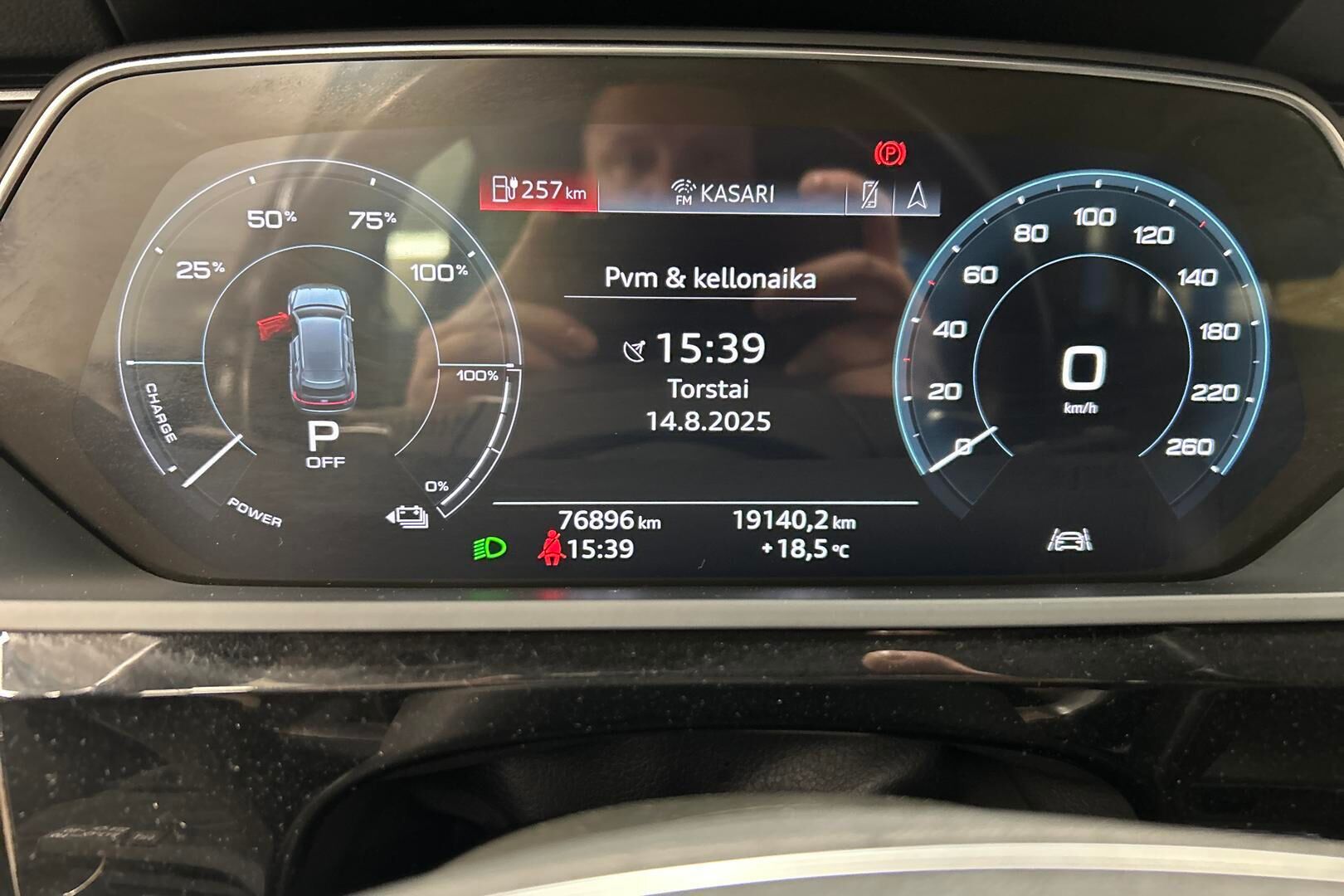 Audi e-tron iso kuva 17