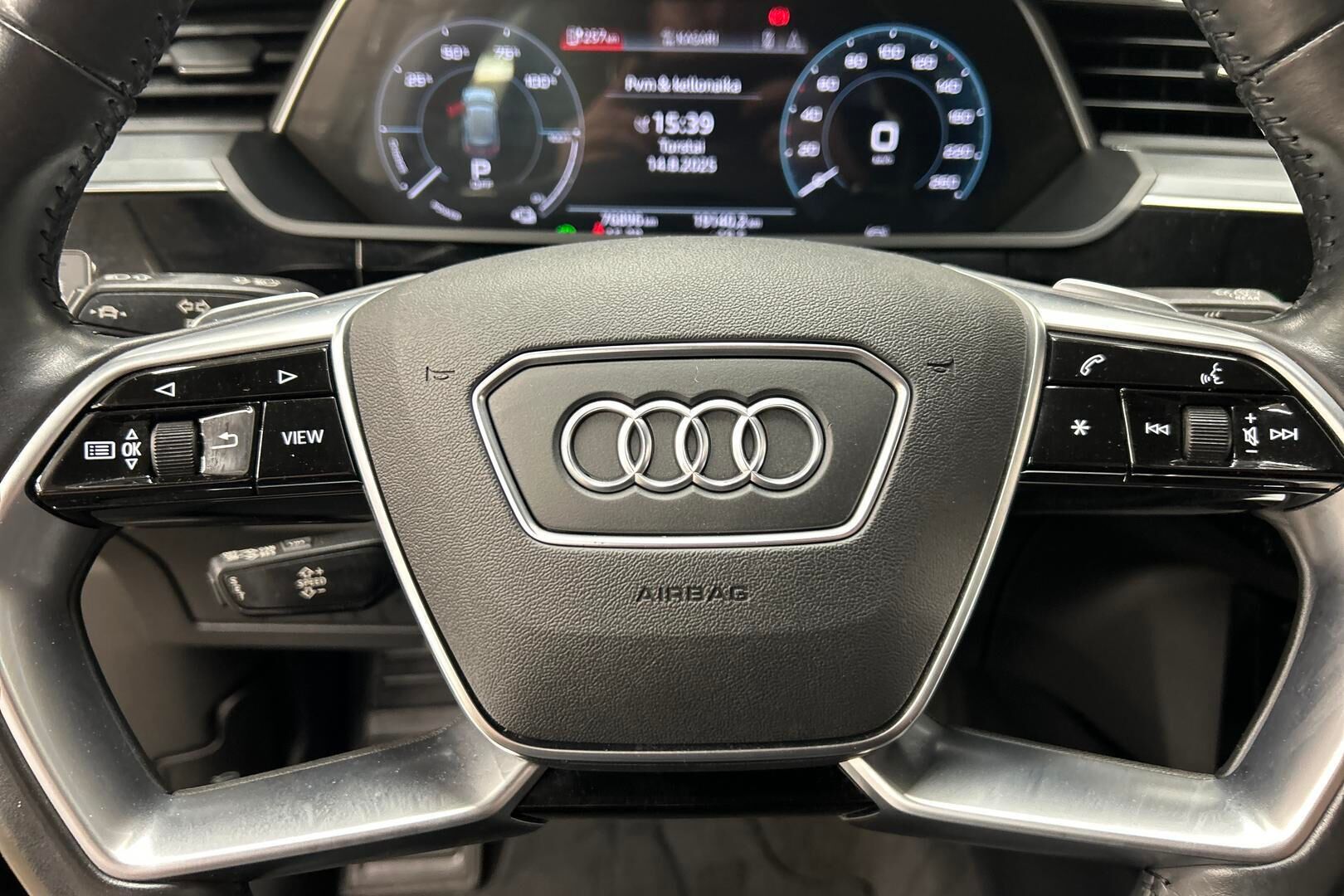 Audi e-tron iso kuva 18