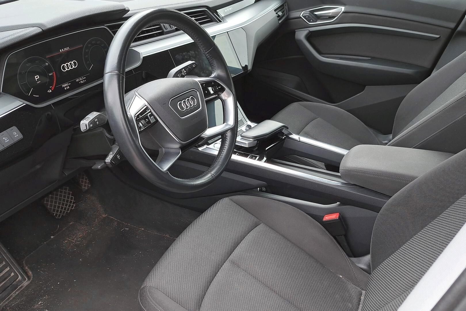 Audi e-tron iso kuva 2
