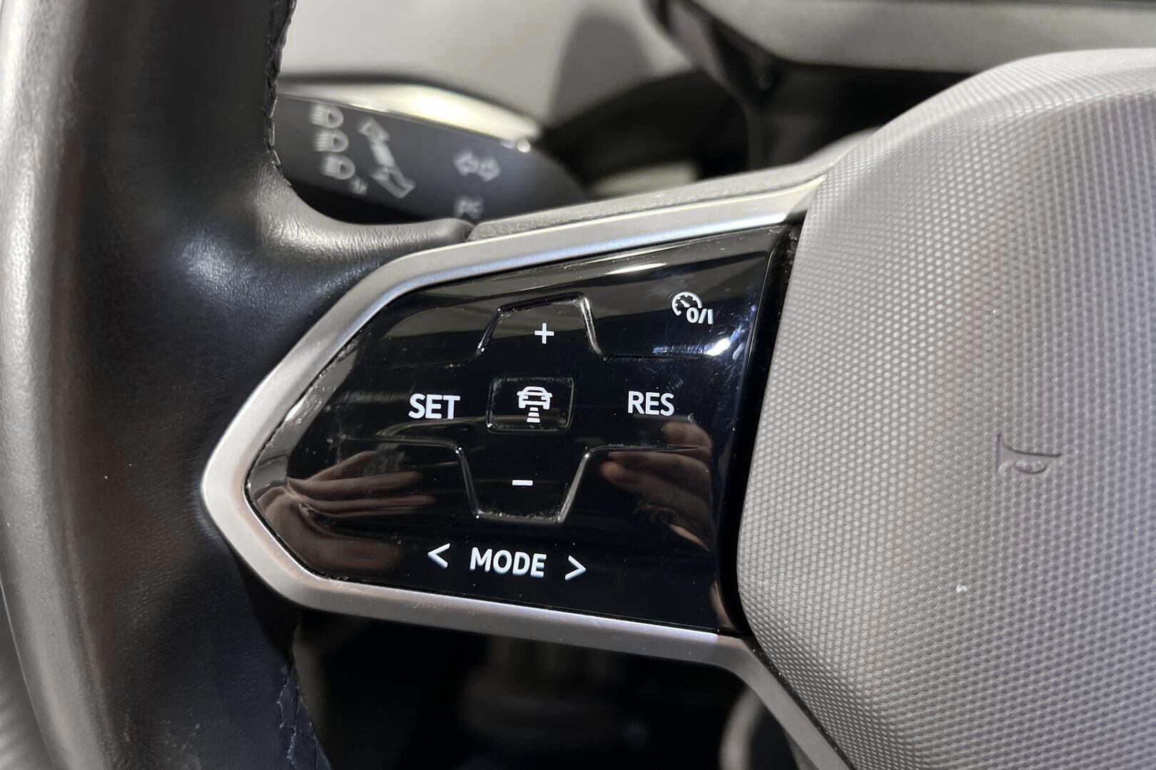 Volkswagen ID.4 iso kuva 14