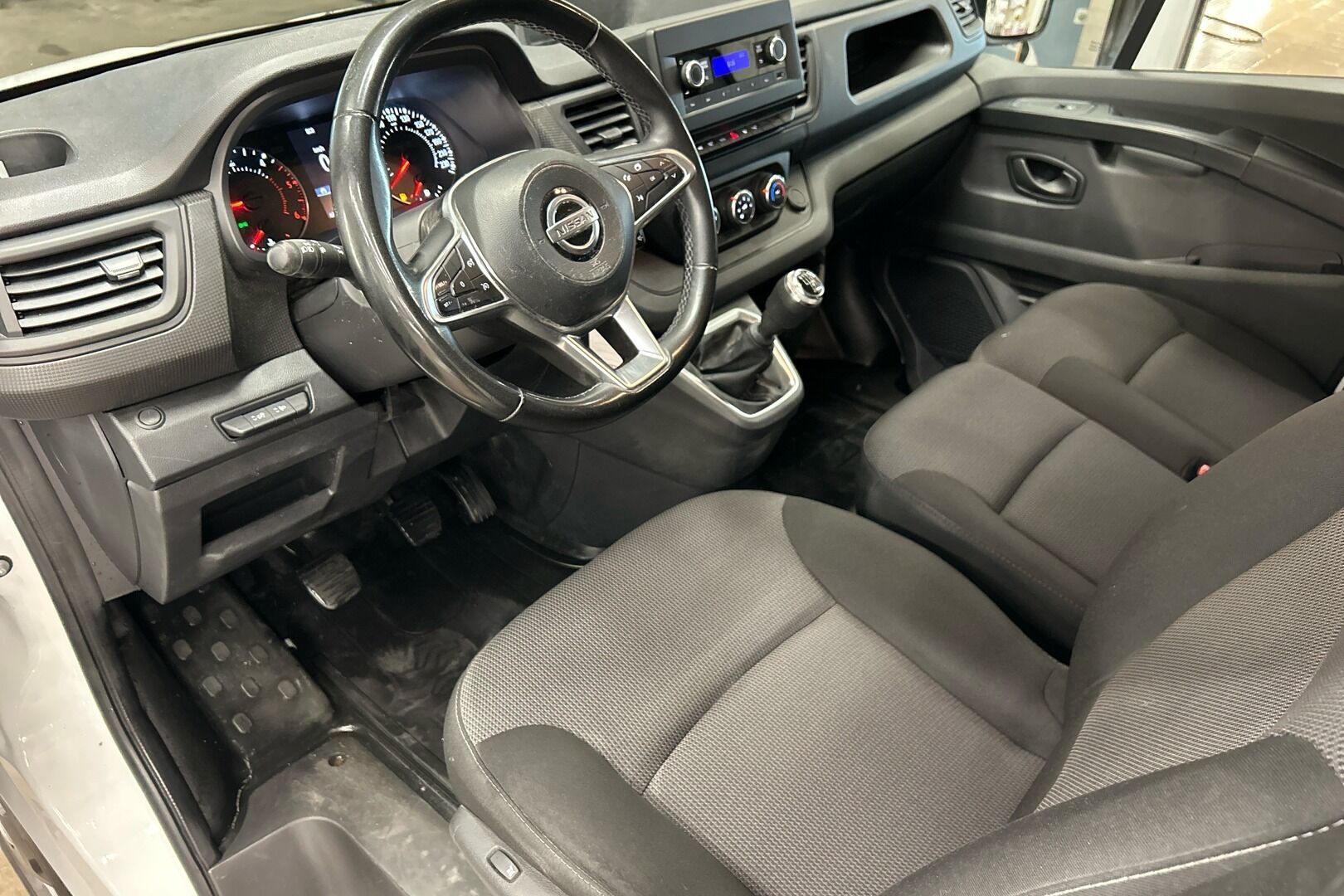 Nissan Primastar iso kuva 7