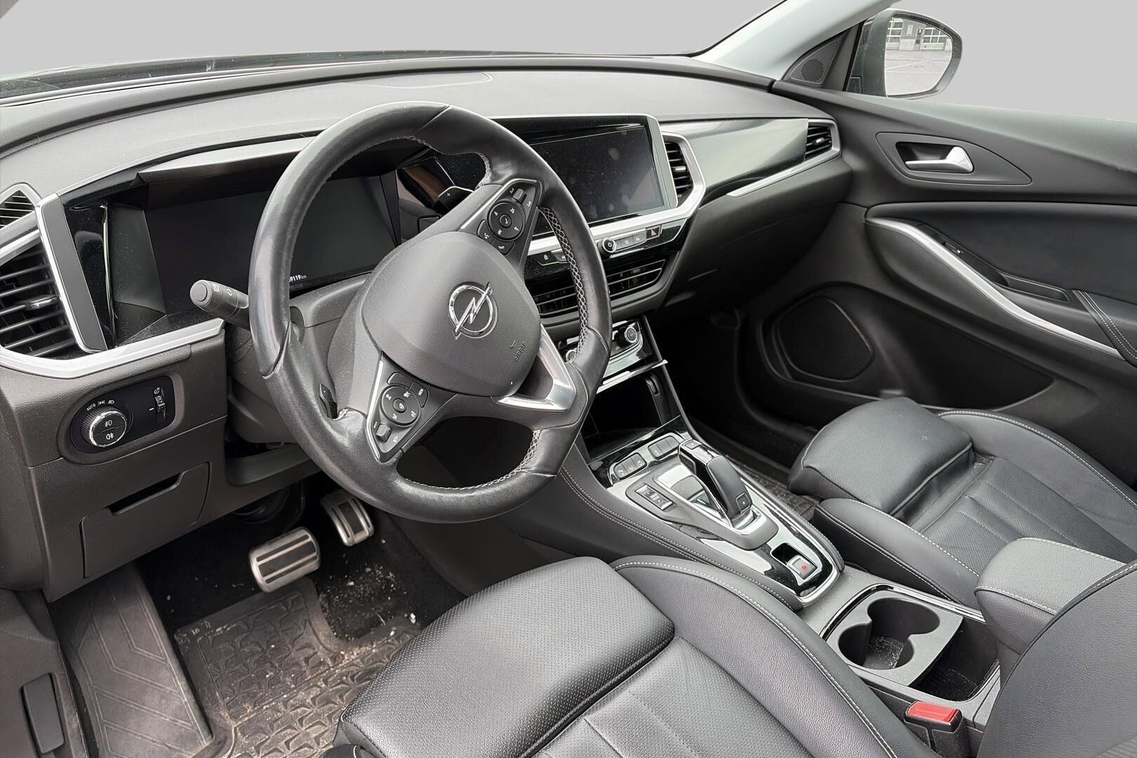 Opel Grandland iso kuva 2