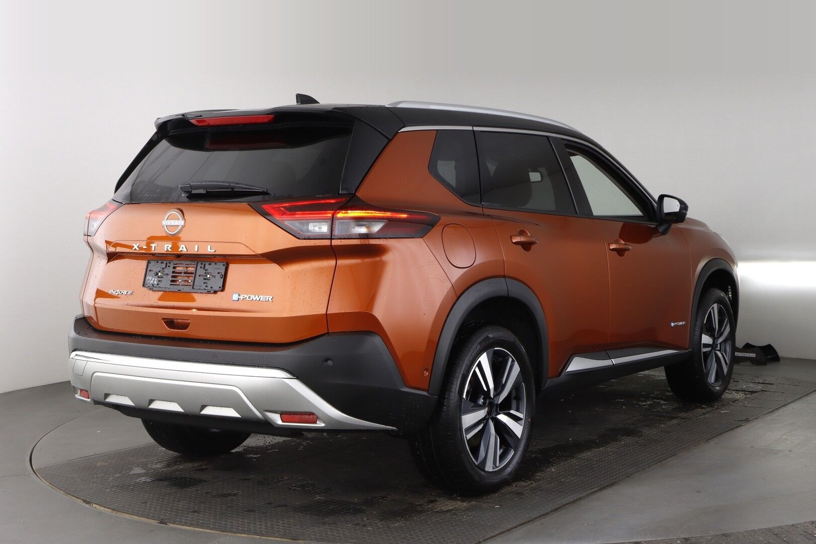 Nissan X-Trail iso kuva 2