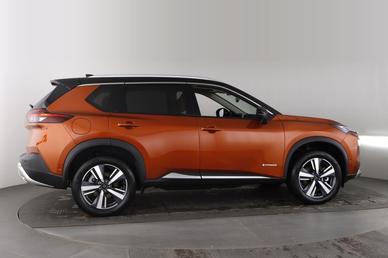 Nissan X-Trail iso kuva 3