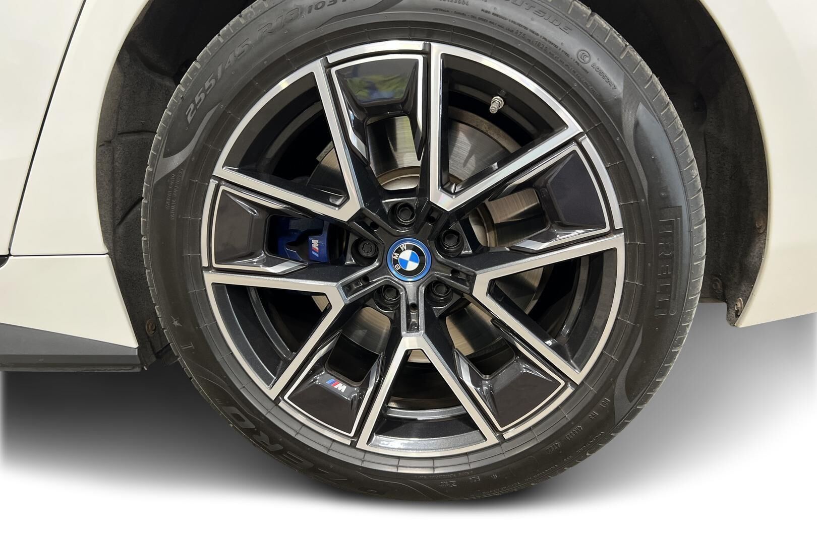 BMW i4 M50 iso kuva 12