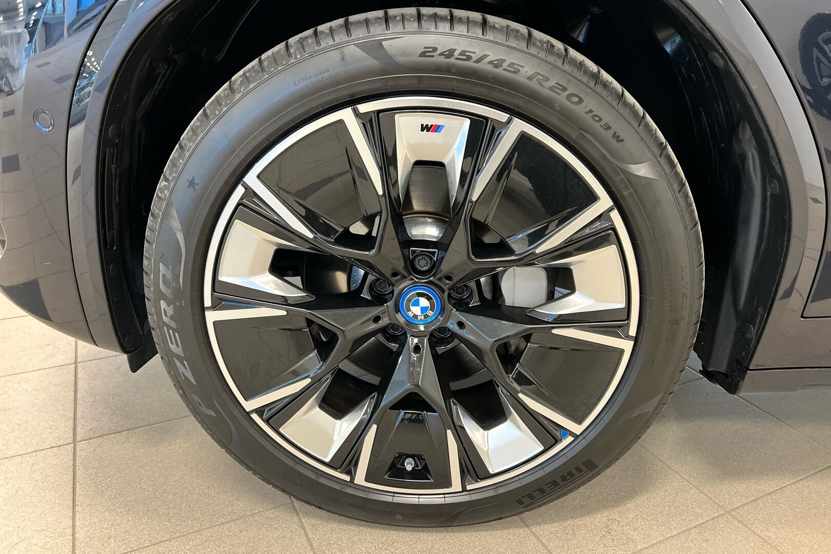 BMW iX3 iso kuva 10