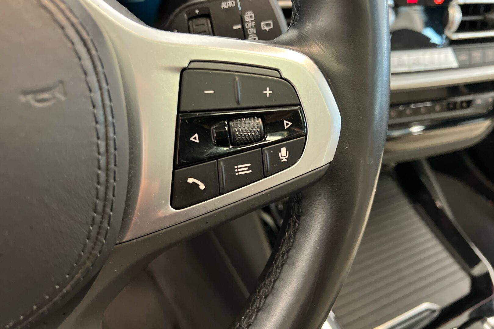 BMW iX3 iso kuva 16