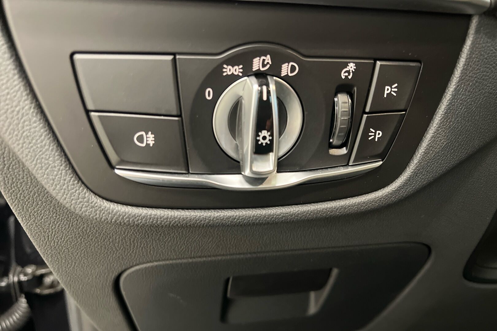 BMW iX3 iso kuva 19