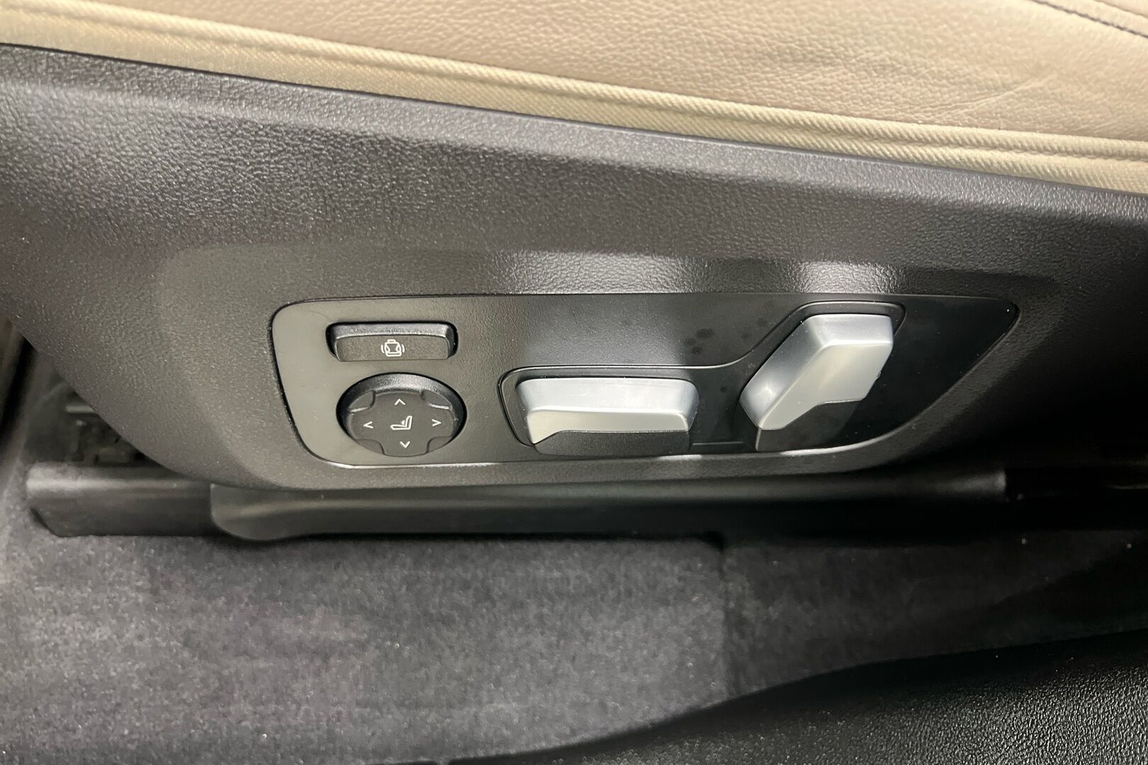 BMW iX3 iso kuva 21