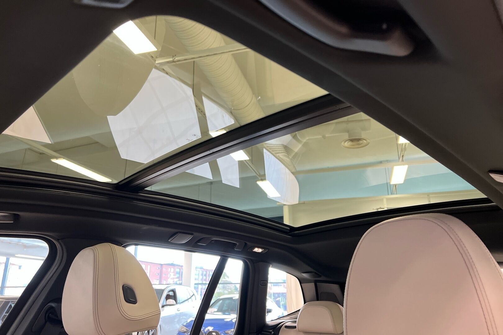 BMW iX3 iso kuva 23