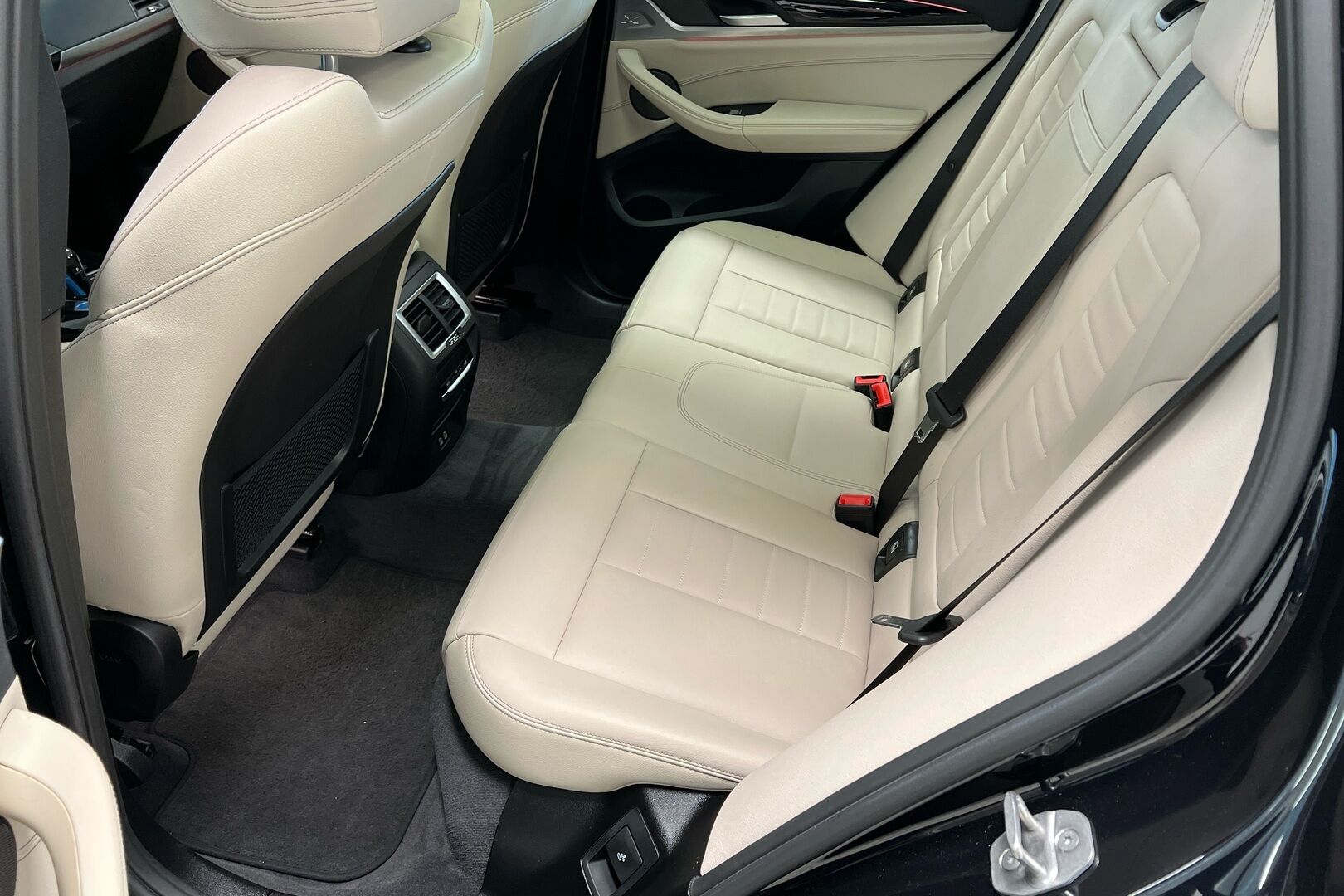 BMW iX3 iso kuva 8